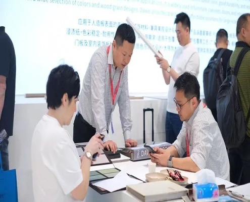 Dawei sales talking with Russia customer at CIFF Guangzhou 2026 Dawei-sales-talking-with-Russia-customer-at-CIFF-Guangzhou-2026